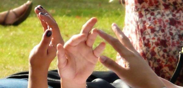 CCOO denuncia el impago de salarios a las intérpretes de lengua de signos en los centros educativos públicos de Castilla y León