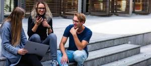 CCOO defiende razones objetivas para justificar que estudiantes de universidades públicas y privadas no tengan el mismo derecho a beca