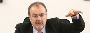 Fernando Rey descarta las oposiciones de docentes para este año pero garantiza que se acumularán las plazas en la de 2018