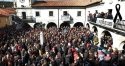 Concentración frente al Ayuntamiento de Pola de Gordón.