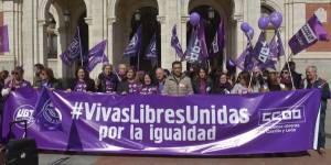 Más de 25.000 personas secundan el paro de dos horas por la igualdad real entre hombres y mujeres el 8 de marzo